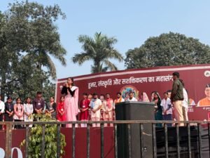 सरस मेले के अंतर्गत बेटी बचाओ बेटी पढ़ाओ के थीम पर गोष्ठी का आयोजन किया