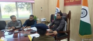 सड़क सुरक्षा एवं जनपद में हो रही दुर्घटनाओं की रोकथाम के संबंध में एक विस्तृत समीक्षा बैठक