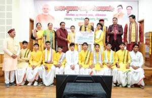 सीएम धामी ने मुख्य सेवक सदन में आयोजित सम्मान पुरस्कार छात्रवृत्ति वितरण समारोह