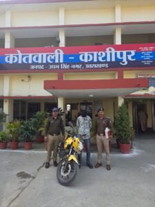 शातिर चोर गिरफ्तार चोरी की मोटरसाइकिल बरामद