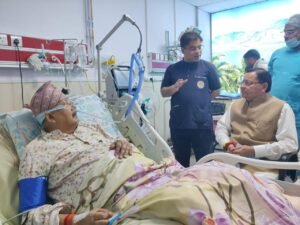 सीएम धामी ने माता रानी से सतपाल महाराज जी के शीघ्र स्वास्थ्य लाभ की कामना की