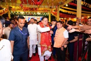 सीएम धामी ने काशीपुर में आज मां बाल सुंदरी मंदिर में पूजा-अर्चना की