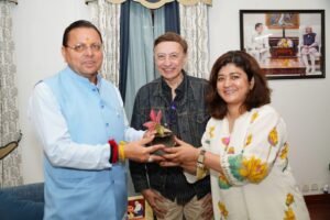 सीएम धामी से आज शासकीय आवास पर सुप्रसिद्ध अभिनेता श्री अनंग देसाई एवं अभिनेत्री निधि बिष्ट जी ने भेंट की