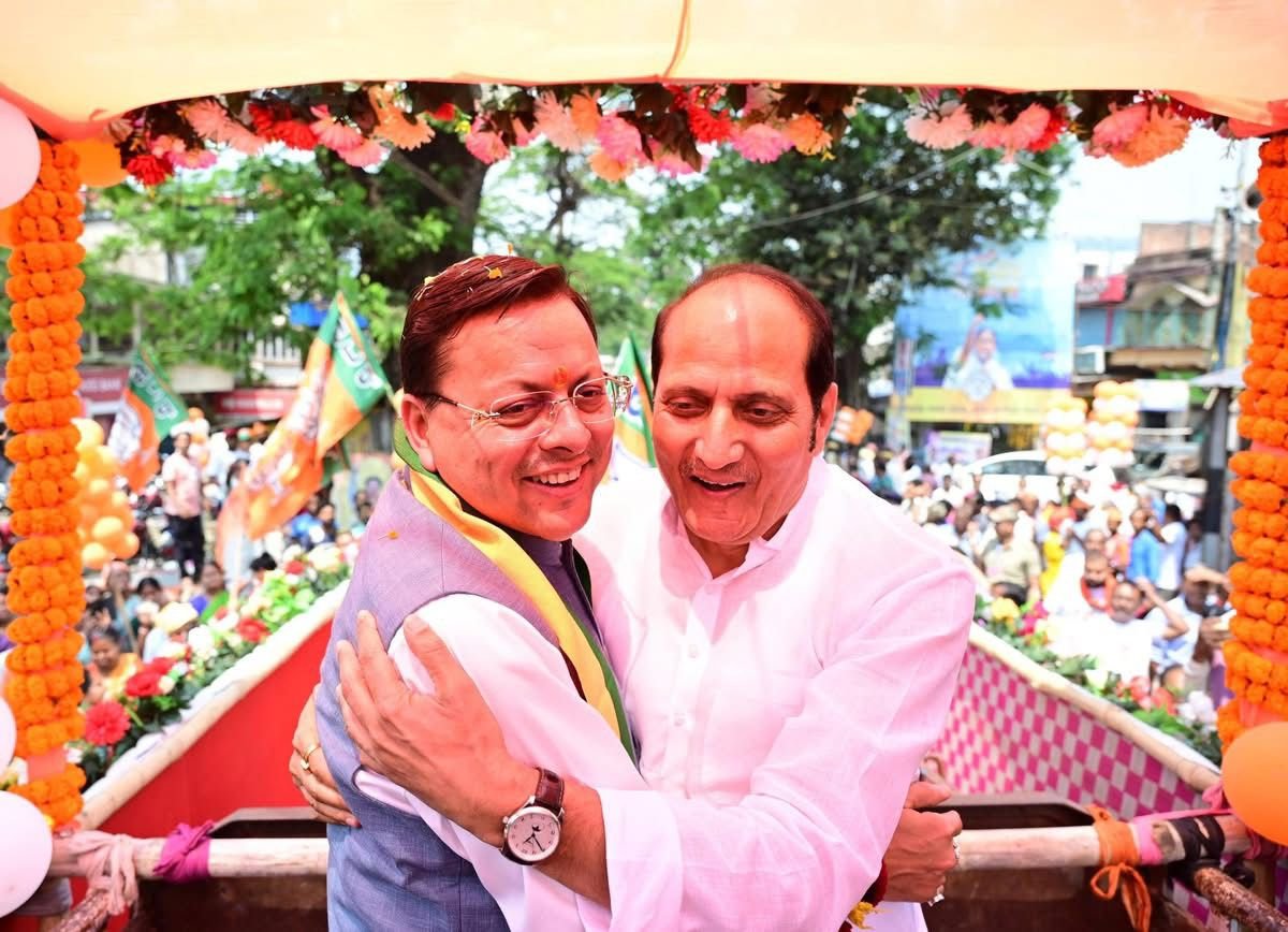 सीएम धामी का बनगांव, पश्चिम बंगाल में भाजपा प्रत्याशियों के समर्थन में आयोजित भव्य रोड शो