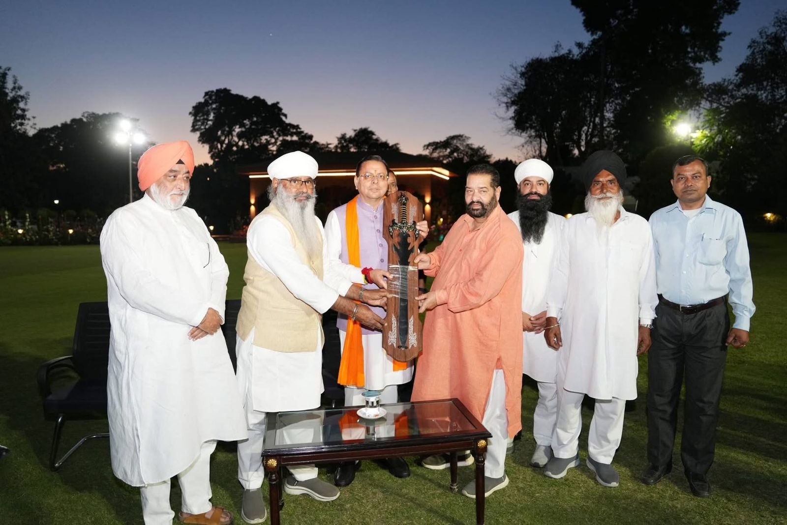 सीएम धामी से शासकीय आवास पर सिख समुदाय के प्रतिनिधिमंडल ने भेंट की