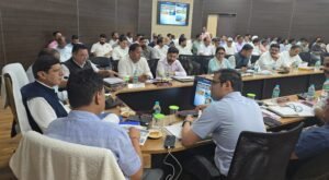 जनपद प्रभारी मंत्री प्रदीप बत्रा की अध्यक्षता में जिला योजना समिति की बैठक