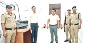 डीएम ने ईवीएम वेयर हाउस का मासिक निरीक्षण किया