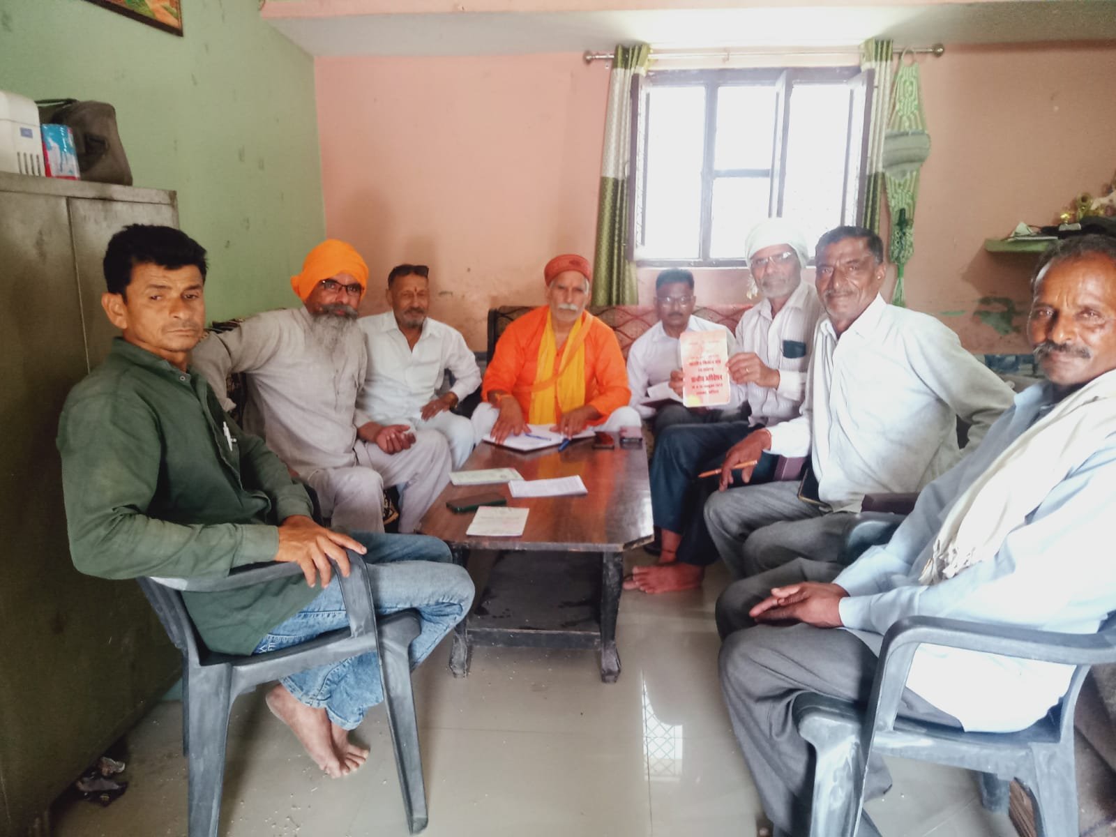 एक बैठक टाट वाला में खंड मंत्री जगदीश सिंह के आवास पर संपन्न