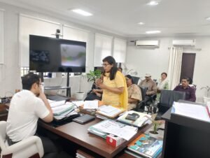 सीडीओ दिवेश शाशनी की अध्यक्षता में बाल कल्याण समिति के कार्यों की समीक्षा बैठक