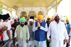 मुख्यमंत्री ने मेधावी विद्यार्थियों को किया सम्मानित