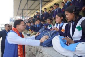 सीएम धामी सीधे स्कूलों में पहुँचकर बच्चों के सपनों को नई उड़ान दे रहे