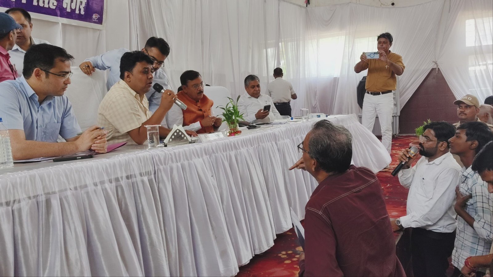 डीएम की अध्यक्षता में नगर पालिका परिषद सभागार में तहसील दिवस आयोजित