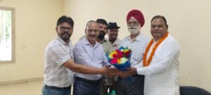 मेट्रोपोलिस सोसायटी में पूर्व सैनिक लीग द्वारा भव्य स्वागत एवं अभिनंदन समारोह आयोजित