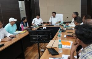 जिलाधिकारी ने कहा कि कार्यक्रम के सफल संचालन हेतु सम्बन्धित अधिकारी ठोस कार्ययोजना बनाकर कार्य करें