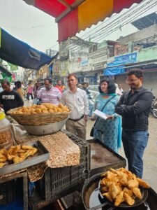 रक्षाबंधन से पहले खाद्य विभाग की छापेमारी, 12 नमूने जांच को भेजे