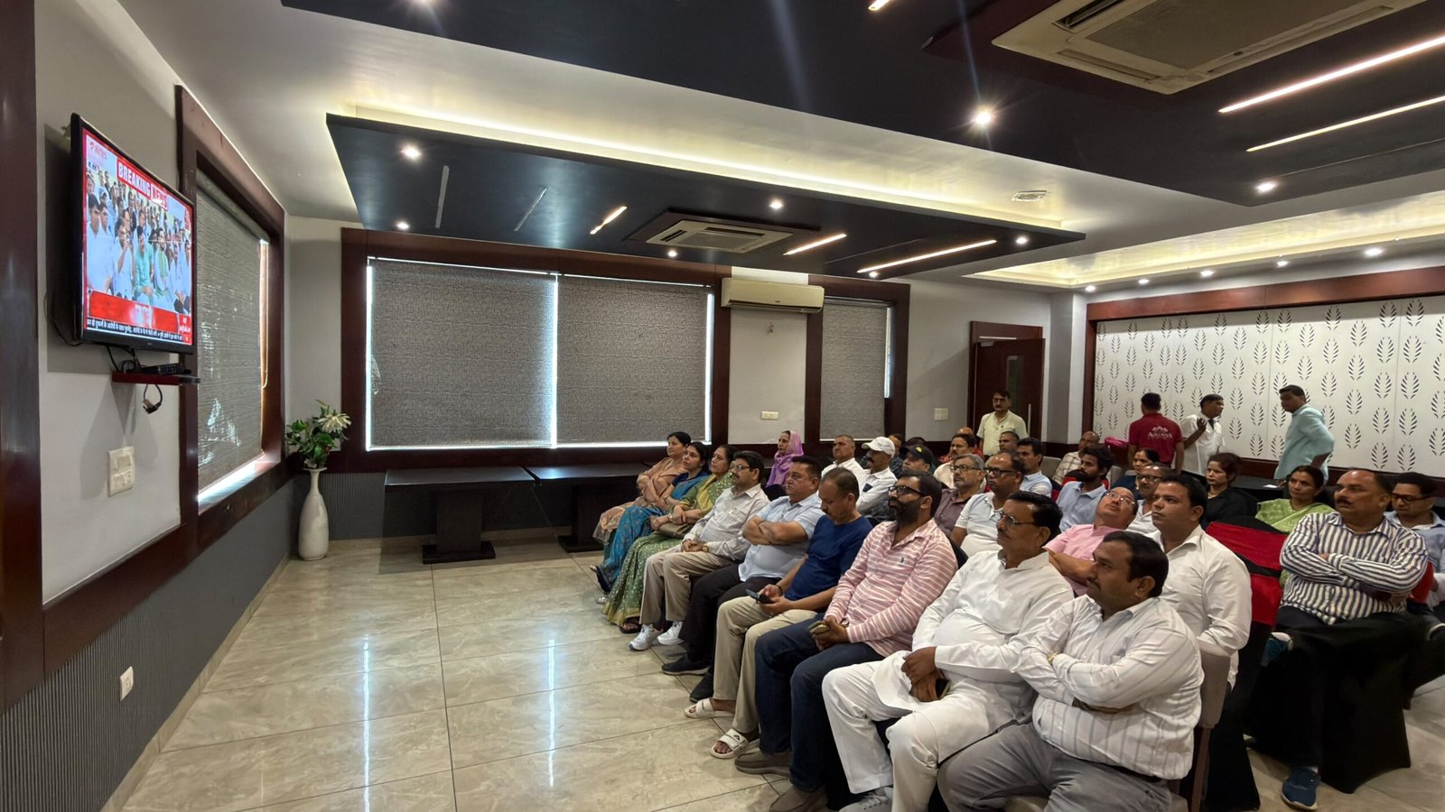 महापौर दीपक बाली ने कार्यकर्ताओं संग सुनी प्रधानमंत्री मोदी के ‘मन की बात’