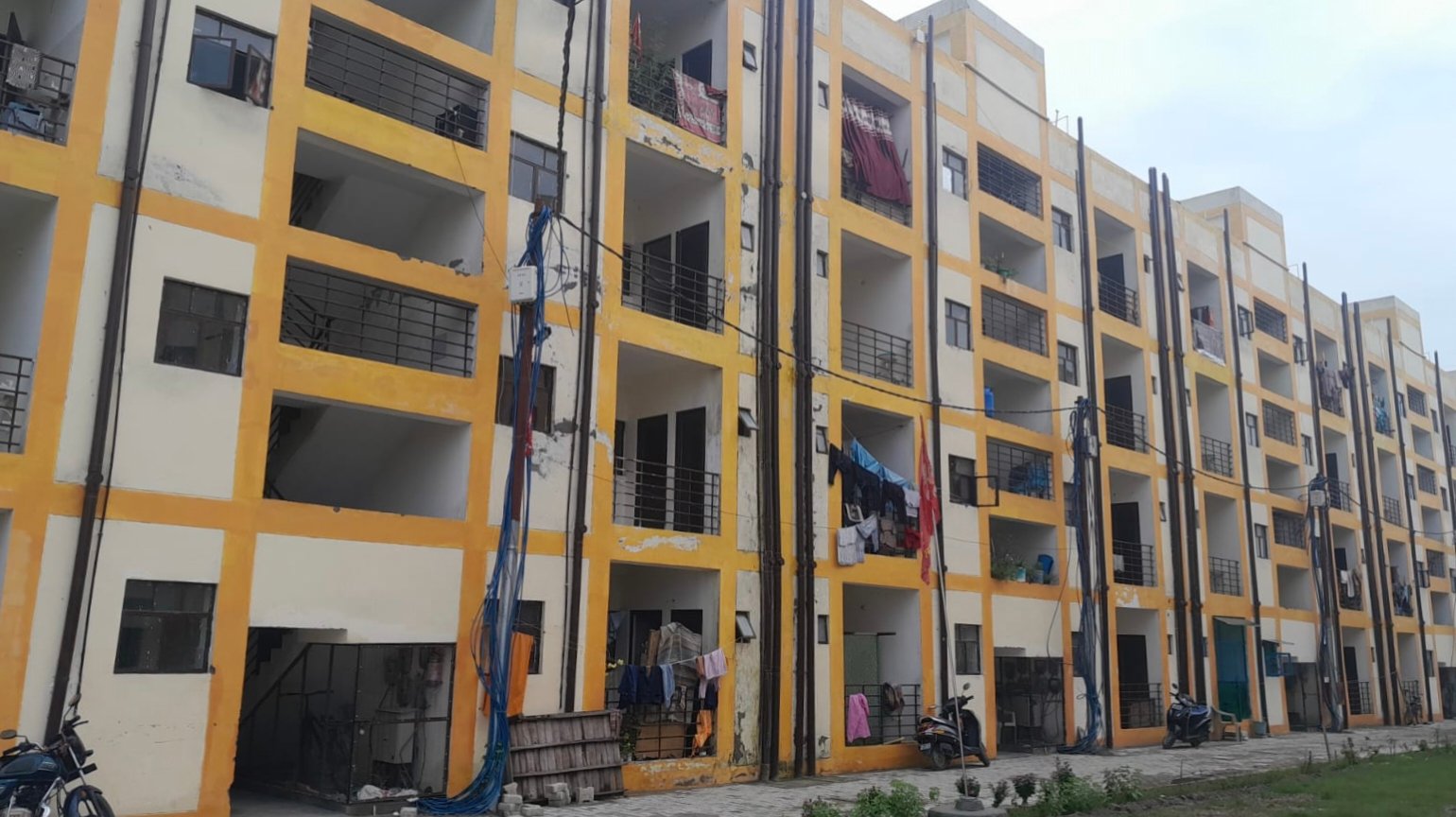 पीएम आवास के फ्लैटों की रजिस्ट्री पर संकट, कोर्ट ने वादग्रस्त संपत्ति में तृतीय हित सृजन पर लगाई रोक