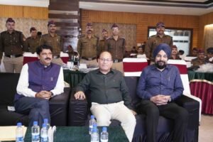प्रशिक्षण कार्यक्रम में प्रवर्तन कार्मिकों द्वारा की गई पृच्छा/जिज्ञासाओं के समाधान हेतु मार्ग-निर्देशन प्रदान किया