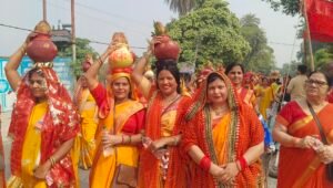 श्रीमद्भागवत कथा से पूर्व महिलाओं ने निकाली भव्य कलश यात्रा, जयकारों से गूंजा क्षेत्र