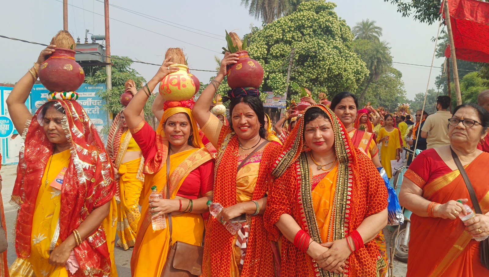 श्रीमद्भागवत कथा से पूर्व महिलाओं ने निकाली भव्य कलश यात्रा, जयकारों से गूंजा क्षेत्र